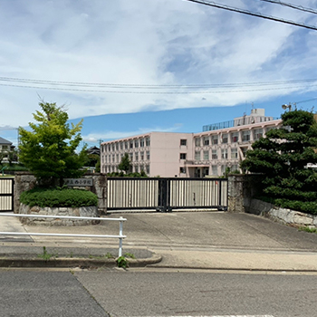 長久手市立西小学校校門